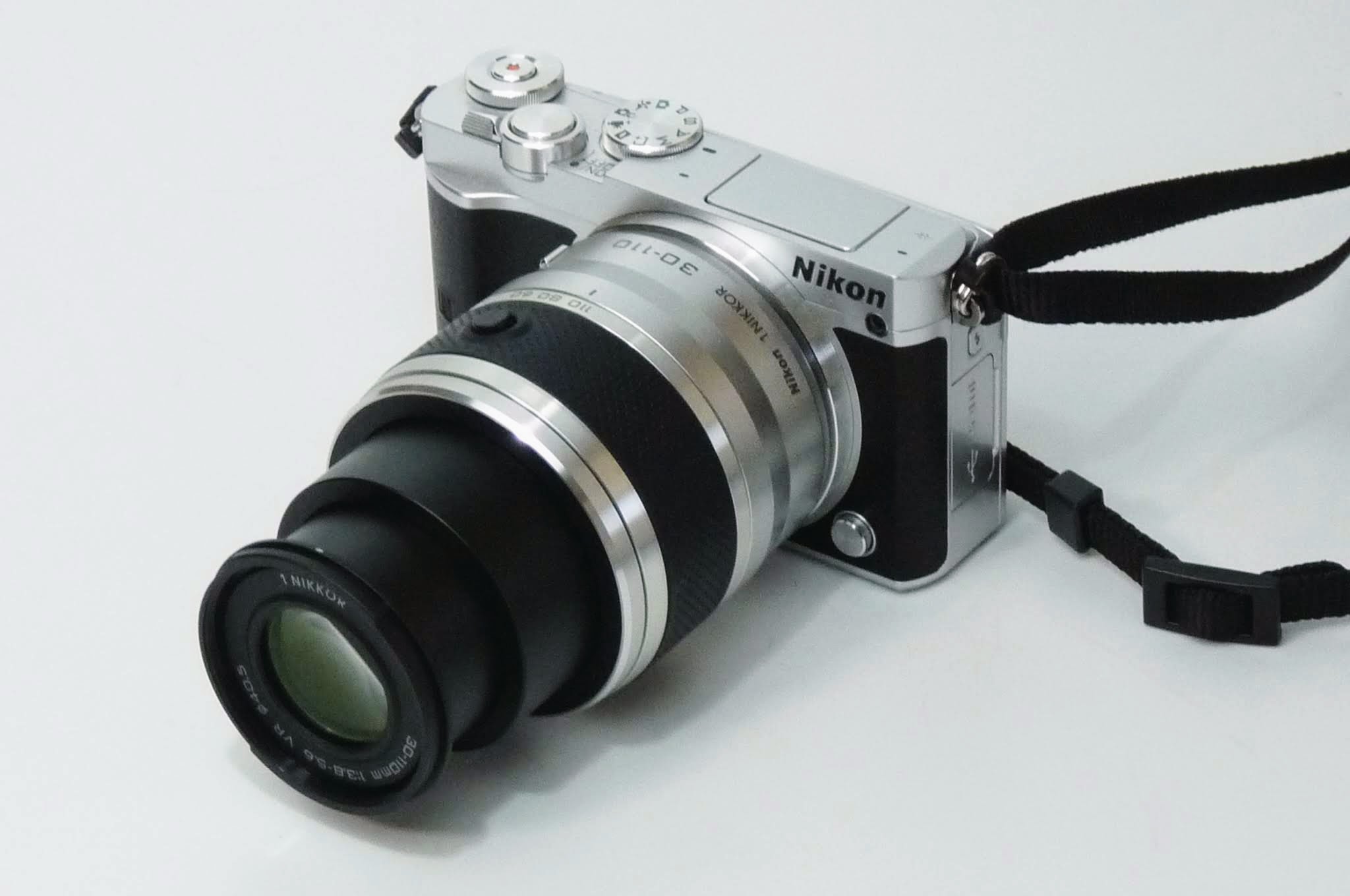 Nikon 1 J5 ちっちゃくて可愛いくて 持ち歩くのが楽しいカメラ カメラダ ふぁみりあ
